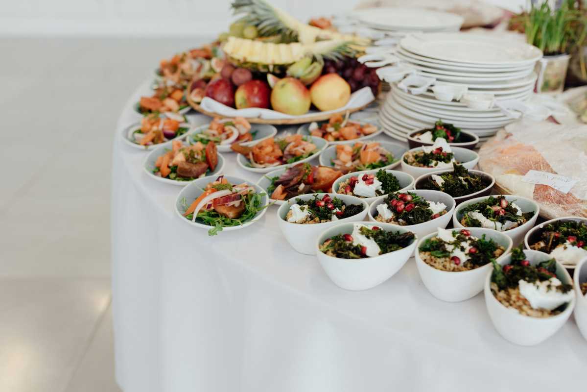 Hosting Gatherings With Thoughtful, Low-Waste Planning